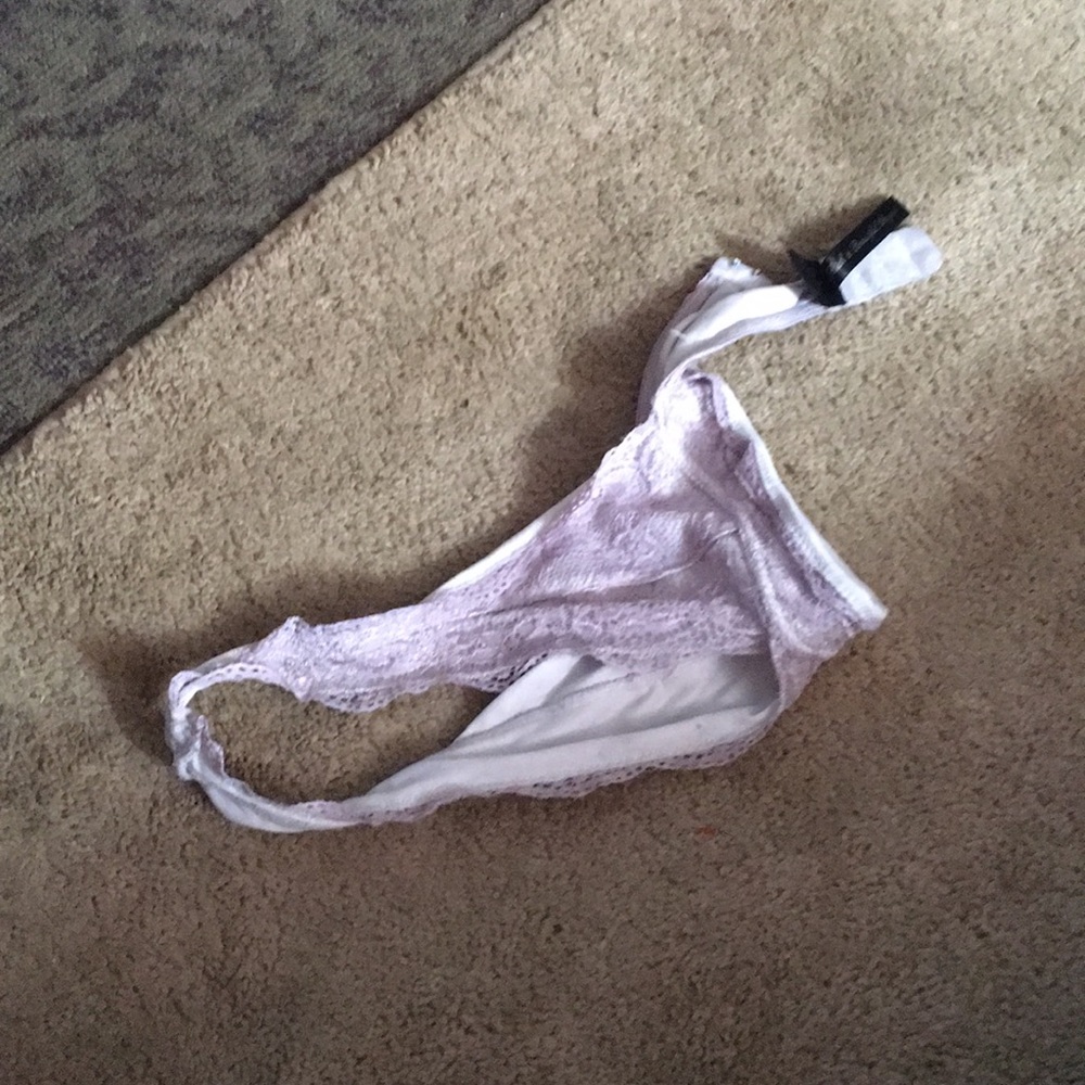 A bra - Picture 4 of 4